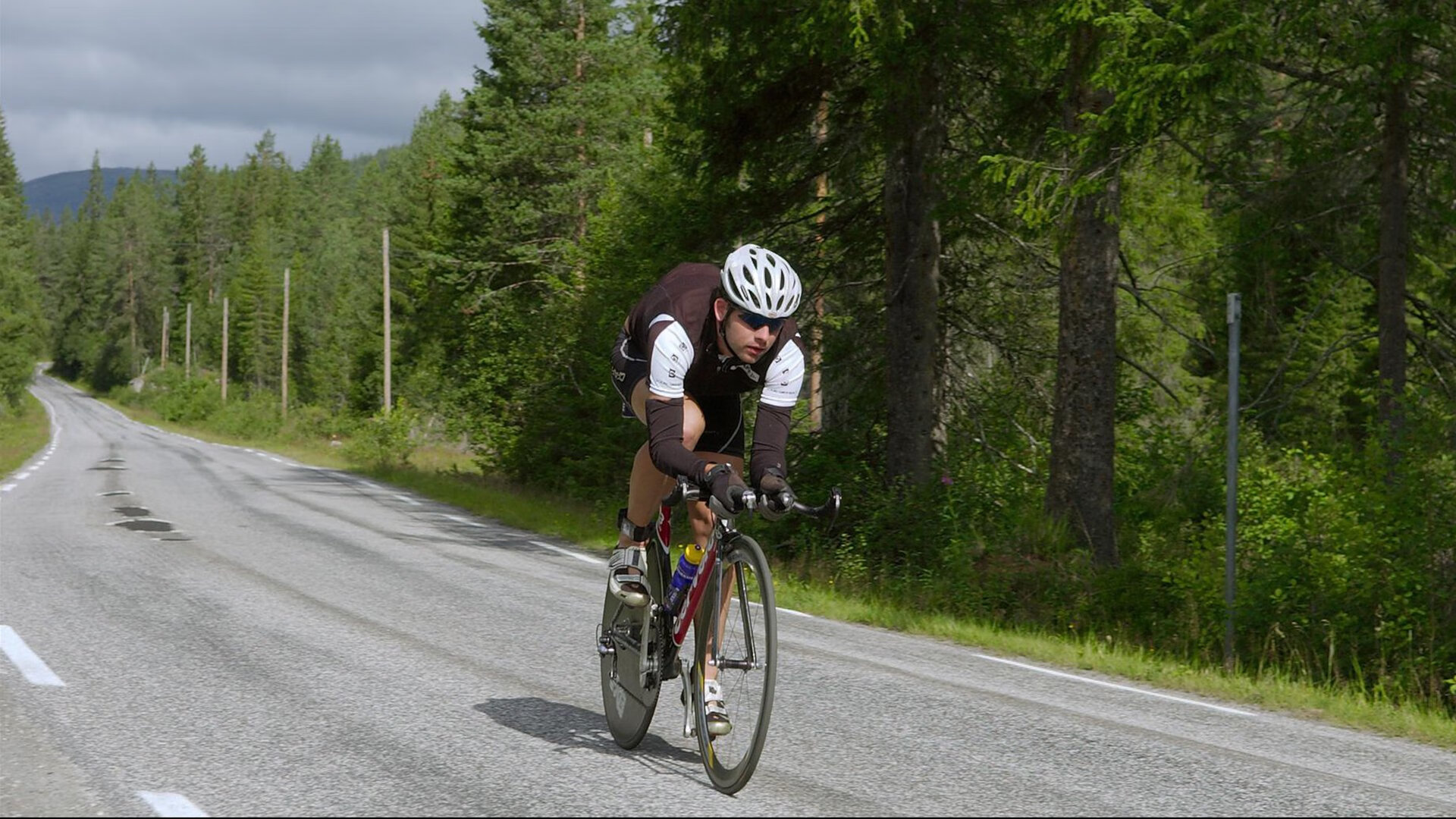 爱游戏体育平台-庞蒂表现稳定展现冠军风范，庞蒂亚克历代车型图片