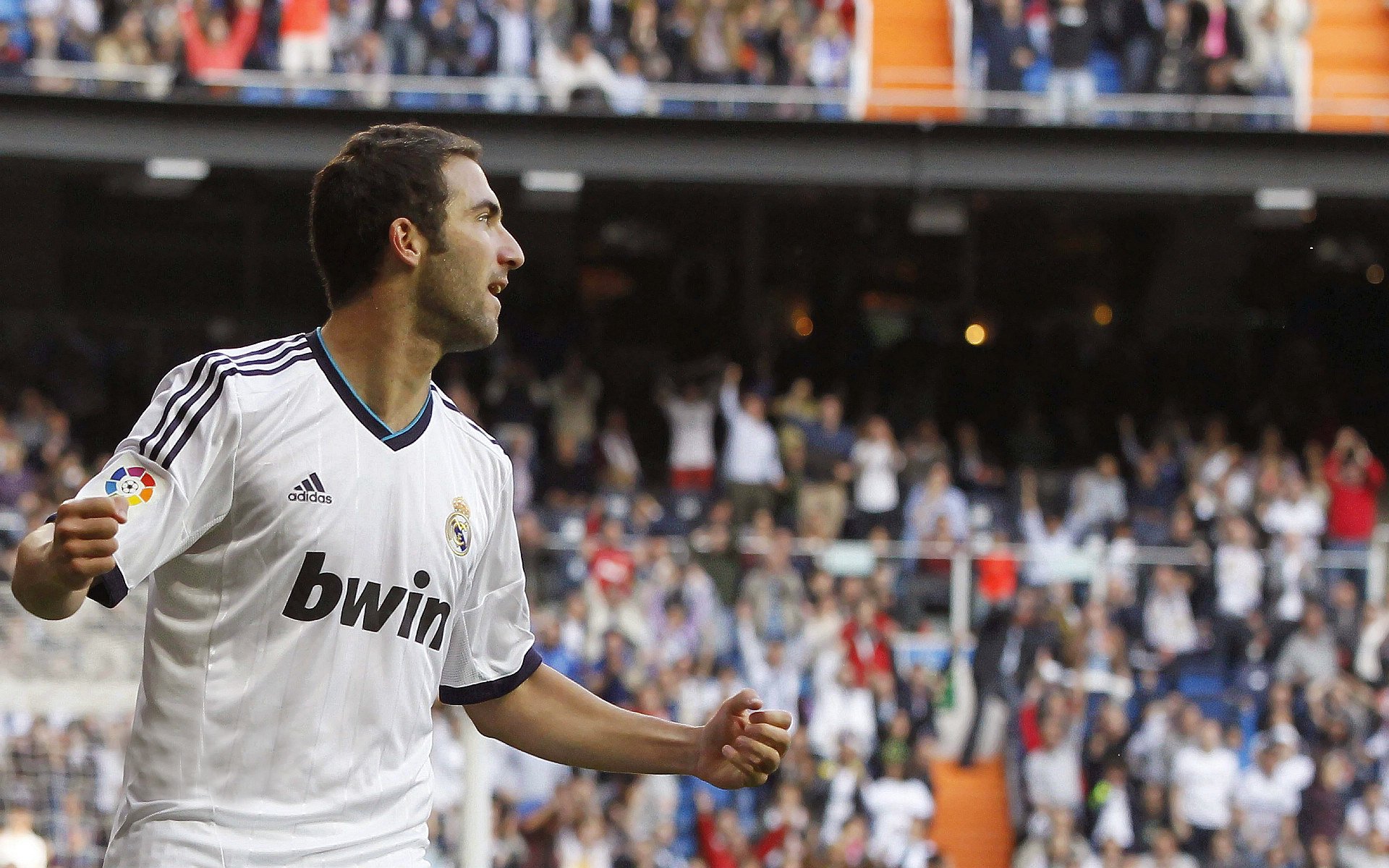 爱游戏体育-阿根廷队在世界杯决赛中加时击败法国，封王夺冠，上届世界杯阿根廷对战法国